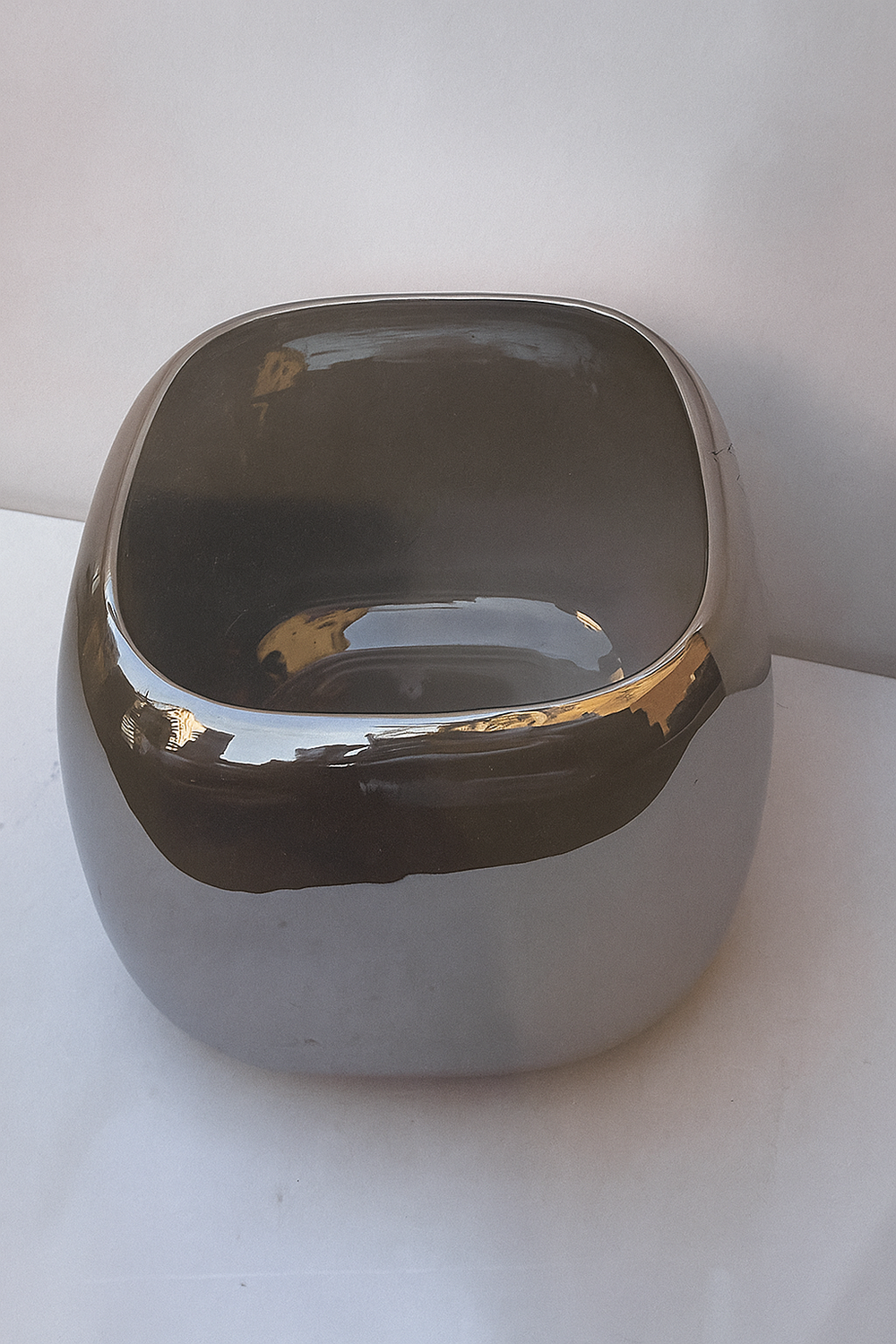 Vase arrondi en céramique métallisée