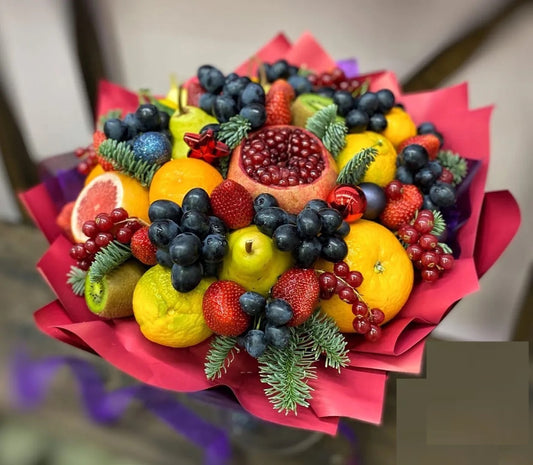 Bouquet de fruits artistiquement arrangé